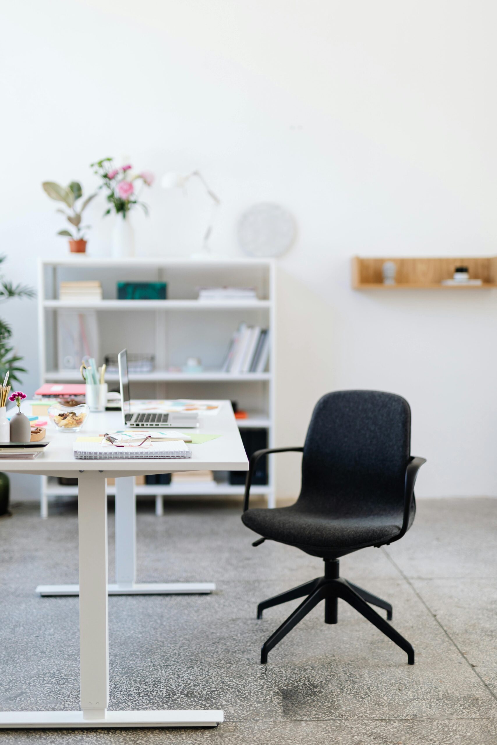 home office product reviews for ergonomic chairs, standing desks, and accessories